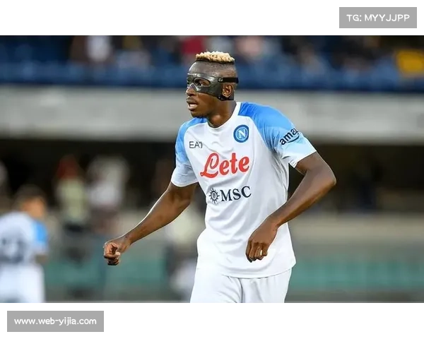 恩里克赛前走访当地球迷协会亲赠全队签名球衣传递真情